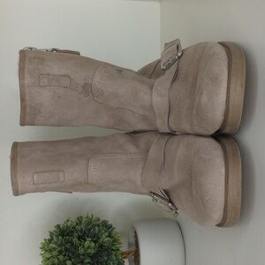 Pour La Victoire Beige Suede Ankle Boots